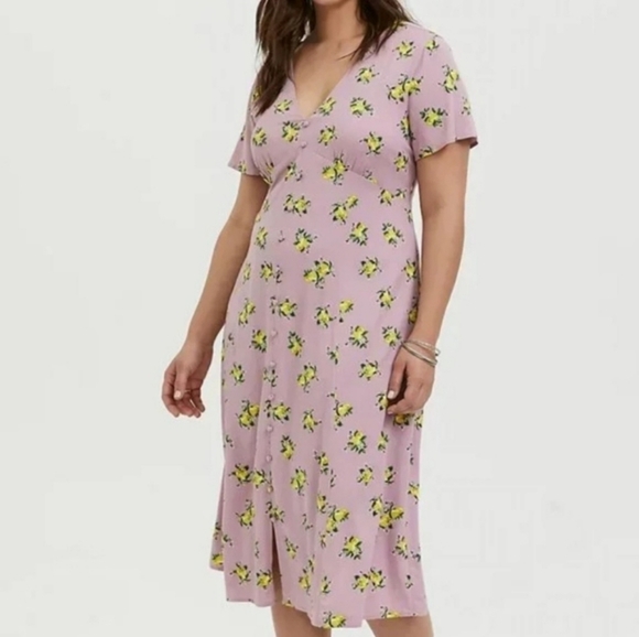 torrid Dresses & Skirts - Torrid Purple Short Sleeve V Neck Lemon Print Midi Button Front Dress Size 1 1X